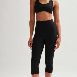 Girlfriend Collective Black Compressive High-Rise Capri pocket leggings Small